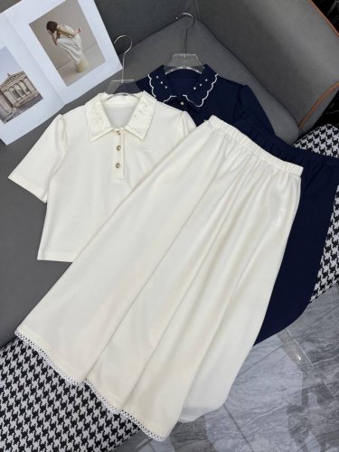 Miumi* 25Ss新款绣花领短袖polo衫半裙套装 字母绣花装饰 休闲款 两色三码Smla807