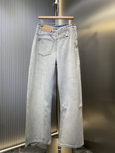Maison Margiela 顶级复刻 纸标做旧牛仔裤 定制纹韵牛仔粗斜棉缎 质感卓越 舒适贴肤 以一抹深海般的蓝 唤醒时尚灵魂 以Mm6牛皮纸皮肌理为底 用