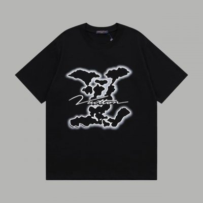 顶级版本 区别通货 款式 路易威登Lv云朵刺绣短袖 颜色 图片色 尺码 S-Xl 面料 300克双织纯棉 辅料 全套定制辅料 无性别区分 男女同款