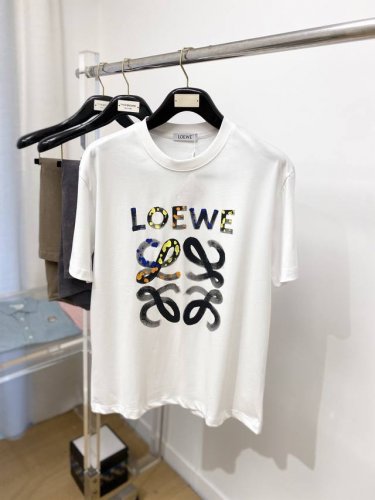 罗意威、2025最新款短袖T恤，帅气时尚，胸前顶级印花图案字母Logo，简约百搭款。面料棉 不仅挺括，保持潮流的廓形，又穿着舒适，纱织更细腻，码数Xs-L