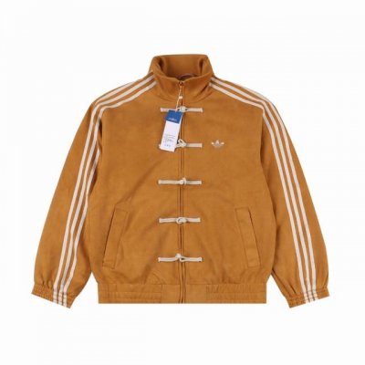 Adidas 阿迪达斯 蛇年限定新款 三叶草 刺绣Logo麂皮 唐装盘扣外套 这款包帅的 比去年丝绸款套装上身效果要帅的多 基本不挑人 强烈推荐！王安宇 等明星