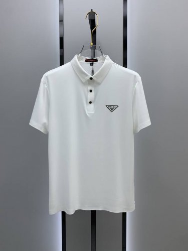 普拉达25Ss新款春夏短袖翻领T恤Polo，最高版本客供定制高端朱地面料简单时尚款，螺纹拼色螺纹配色超级好看！胸前始祖鸟贴标标识图案经典Logo简单大方的款式！