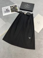 高品质Drada2025春夏新款西装包包腰带半身裙A字后开叉设计经典三角牌装饰黑色Sml