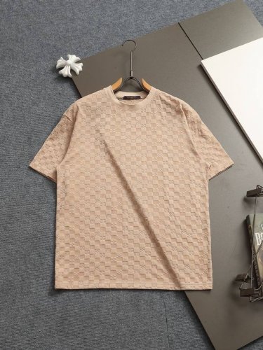 louis Vuitton 路易威登 微宽版型Xs S M L 25Ss最新最顶级 新款暗纹华夫格提花绣花 最顶级的品质专柜原单短袖，顶级制作工艺进口面料，专柜