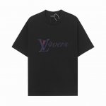 9050# 精品 Lv印花短袖 面料：规格采用实打实280G 100%纯棉 属于高敏感特殊色 我们对面料的要求是要在Uv灯光 D65灯光 采用的是进口染料，光调