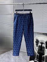 芬迪 Fendi 2025Ss春秋新款 西裤 九分裤 休闲裤，高端版本！专柜定制面料 透气舒适度高，细节无可挑剔，品牌元素设计理念，体现高品质。手感细腻柔软！呈