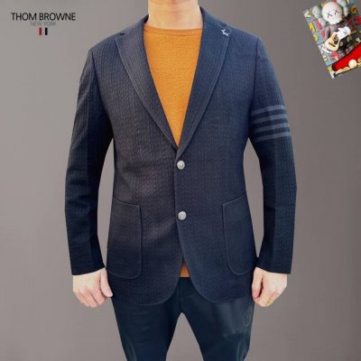 高版本 Tb 2025Ss欧洲专柜主打系列。男士修身西服 ，采用进口羊毛面料 ，面料超级牛逼上身潇洒大气 ，贵气十足！男神必备码数:M-Xxxl 下单请报身高体