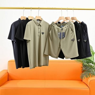 prada 普拉达25Ss夏季新款冰丝男士休闲翻领短袖＋短裤套装！ 普拉达 经典隽永之作,不单调不浮夸,实穿性最强的长T.渠道性质精品.经典常青款,简约时尚大气