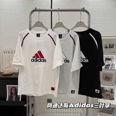 阿迪达斯Adidas 三叶草美式复古短袖男女同款拼接设计索罗娜街头情侣半袖 简约又时髦 肩膀处的黑色拼接条 增添了设计感和层次感面料软软糯糯 亲肤又透气 穿着舒