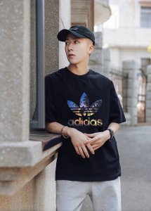 60 上新！元素碰撞，超级吸睛！Adidas/阿迪达斯三叶草情侣款圆领短袖T恤，全部采用上等原料，质感好颜色鲜明！ 这种款式上身回头率超高！基础款的圆领Tee,