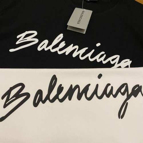 巴黎世家Balenciaga草写Logo字母印花潮流宽松百搭情侣短袖 情侣同款 定织定染一致260G纯棉双纱面料 同缸零色差领口螺纹 四针六线工艺 面料舒适透气