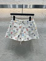 louis Vuitton Lv 驴家定制纽扣满印彩色老花四叶草字母印花牛仔短裤 款号 25670105770 颜色 白色 尺码 Sml s腰围64裤长28 m