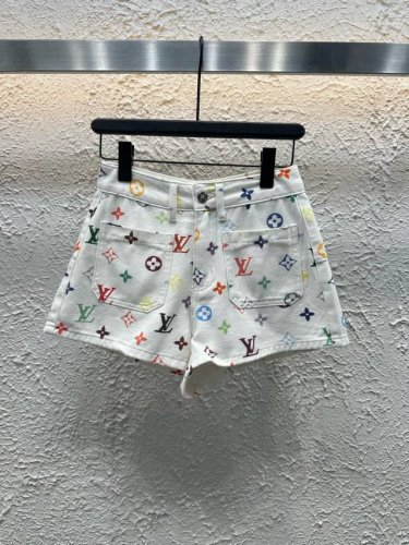 louis Vuitton Lv 驴家定制纽扣满印彩色老花四叶草字母印花牛仔短裤 款号 25670105770 颜色 白色 尺码 Sml s腰围64裤长28 m