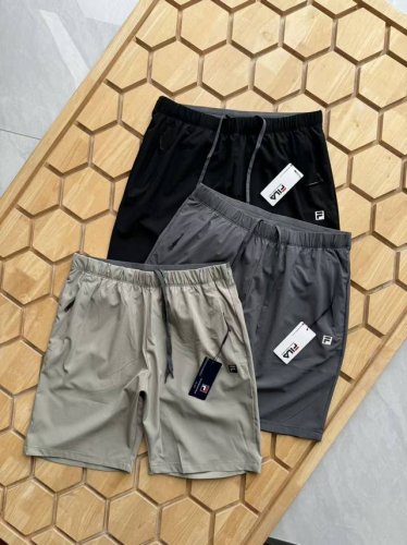 斐乐 Fila 新款男士休闲运动速干短裤 又一批渠道牛货到手~老牌子 Fila 斐乐原单，基础款短裤，独家现货秒发，斐乐作为八十年龙头休闲品牌，凭借其纯正的体育