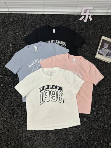 露露Lululemon2025春夏修身纯色时尚百搭胸前1998印花品牌Logo新款Fit学院风T恤短袖 今年夏天的第一件T恤，就穿它！露露Lululemon 2