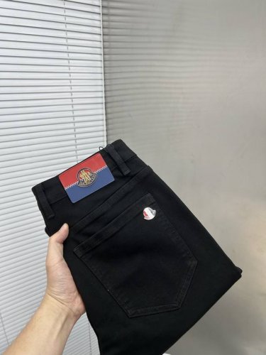 moncler蒙口 2025Ss新款原单爆款牛仔裤 超级定制款 原版五金 超级重工工艺 版型超赞，细节做工无可挑剔！款式不挑人，做工高档，超强好货不等人，看中赶
