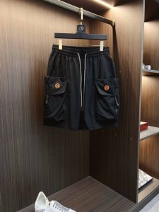 爱马仕 2025夏季新款男士休闲短裤 高级定制夏季专用休闲裤透气面料 透气舒适度高 细节无可挑剔 品牌元素设计理念 体现高品质 手感细腻柔软 呈现休闲裁剪 简单