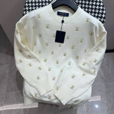Louis Vuitton路易威登 1*V满Logo小刺绣圆领毛衣 原15,000后购入 菲董联名系列 固色定染绵羊毛材质毛料 7S特种定织定染纱线挂毛组织织片