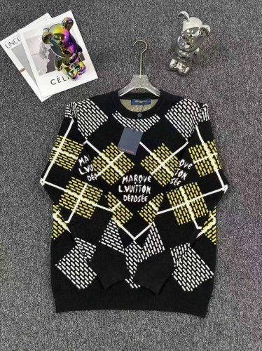 Louis Vuitton路易威登 4新款Ing 这款图案套头衫以本系列的 Damier Argyle 图案脱颖而出 采用厚重的黄灰色针织提花面料制成 纹理别致