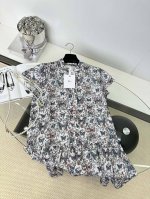 p350 ━━━━ ●D*Or● ━━━━ 迪迪家真的太懂女人了 超轻薄透气的丝麻面料 夏天里绝对钟情的材质之一 满身飞起的彩色蝴蝶 就像置身于烂漫的花海里。3