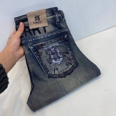 顶级版本 2025春夏欧洲专柜新款 超A代购级别海外贸易公司订单货源，顶级原单高端男士定制时尚修身小直筒牛仔裤。389～3 颜色：图片色 尺码：29-40 面料