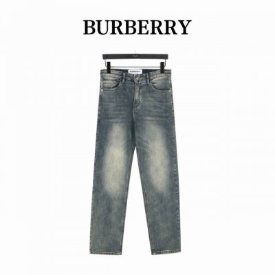 Burberry 巴宝莉 后袋麦穗战马牛仔裤 今年为止做的最牛逼的牛仔裤，重度水洗工艺，暗藏玄机的细节非常多，这次主推的裤子无论是版型还是上身都太完美，不如去做