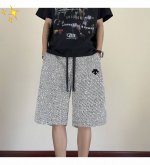 上新 descente迪桑特 新款雪尼尔小香风粗花大码直筒短裤 休闲斜纹宽松慵懒五分短裤 今年最流行面料 上身非常简单帅气有型的一款 男女情侣款都能轻松驾驭.