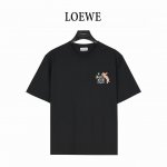loewe 罗意威 25Ss 联名Suna Fujita 兔子徽标刺绣短袖T恤 轻盈棉质 T 恤，正面饰有小兔图案，搭配 Anagram 刺绣。 T 恤为 Lo