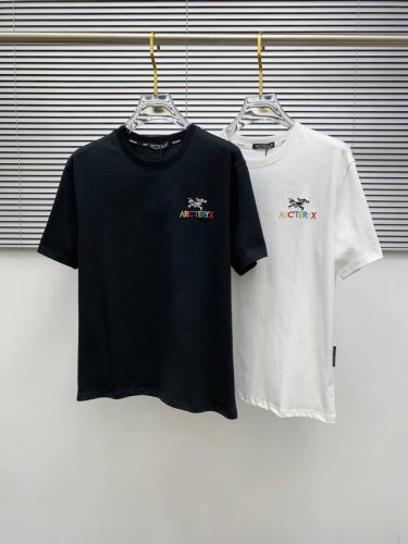 始祖鸟2025夏季新款短袖T恤，个性艺术系列全网独家首发 百搭款细节处理完美纯棉面料十分精致 原版面料 网红明星同款高版本 高品质手感非常舒服 时尚又个性 超级