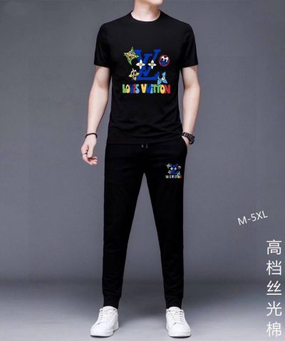 直 Lv路易威登 胖子福音 2025官网同款.世界知名奢侈品牌.夏季男士 双丝光 高品质货套装 采用进口原单面料 ，当季时尚潮流款，百搭爆款。简洁大方，精密的车