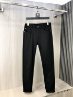 巴宝莉2025年春季最新品牛仔裤出入专卖店无压力 专柜热销款 品味与价值共享 身穿着非常舒适 低调不失奢华 穿出去非常有档次,裤型款式和裁剪亦无需多言 上身精致