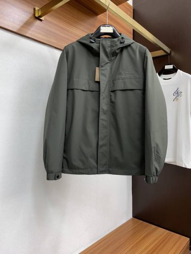 巴宝莉 新款时尚帽领夹克，男士最新休闲外套！贸易公司渠道稀出，同步官网发售 秋冬新款棉衣以其精湛的工艺和独特的设计，为男士们带来了舒适、时尚和品质兼具的穿搭选择