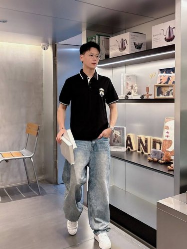 Fend* 25最新最顶级版本卡通老佛爷贴标polo短袖，最顶级的品质专柜原单短袖，顶级制作工艺进口面料，专柜款独特设计，采用进口高端订制进口丝线手感一流！官网