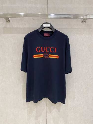 gucci 古奇 大爆款 2025春夏新款首发专柜最新款短袖圆领T恤 高端订制 设计前卫时尚 品牌Logo重工艺设计 高端定制面料.手感柔软.穿着舒适.专柜级别