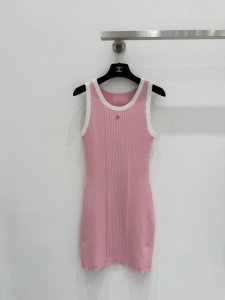 chanel 2025 沙滩春夏新品 撞色修身针织背心裙 金属装饰设计百搭减龄又时髦 少女穿搭修身版型不挑人上身巨显瘦 码数 Sml