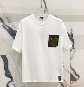 顶级复刻 Fendi 芬迪原版口袋款T桖， 25Ss春夏高端欧版新品，官网旗舰店同步开售，Logo拉锁真口袋，原版双F梭织面料Pu包边，无色差，定制五金，原版面