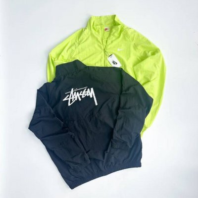3008 白底图 22新款Stussy X Nike 联名半拉链户外运动梭织速干防晒休闲情侣外套 Stussy X Nike｜潮牌鼻祖与运动联名大户的故事。 提