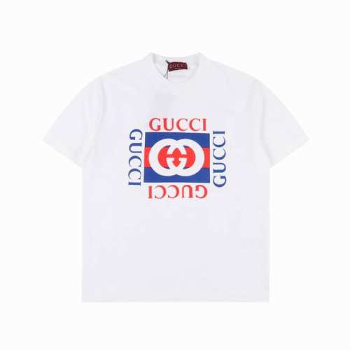 180 Gucci 古驰 经典款 印花短袖 甄选长绒棉纱，260G精纺高支重磅定织定染面料， 裁前高温洗水定型，成品再洗柔，穿着感受亲肤棉柔，垂感自然。 专柜同