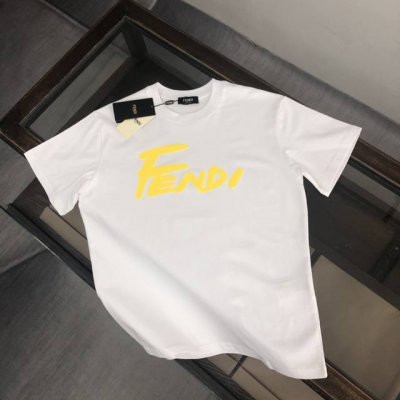 fen*Di 芬迪 夏季新品 时尚街拍短袖T恤 定制顶极高密度棉面料 极为亲肤舒适 摸上去非常的细腻 质感很好 完美体现立体感 符合品牌一贯设计风格 整体非常不
