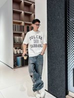 杜嘉班纳 2025春夏新款首发专柜最新款短袖圆领T恤 高端订制 设计前卫时尚！品牌Logo重工艺设计 高端定制丝光云朵棉面料.手感柔软.穿着舒适.专柜级别精致车