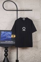 款号 M009 新款 2025Ss字母标识限定刺绣短袖男女款 露露今年太好看难以形容对它的喜爱 既有高级感又兼顾舒适度 按头安利 立体凸起Logo很高级 一点儿