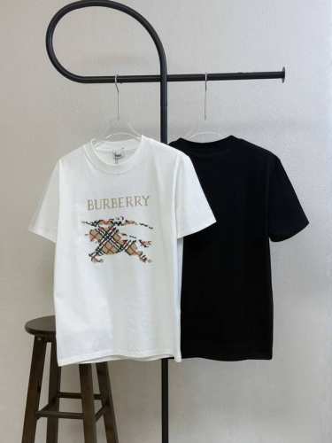 款号Xb110 burberry巴宝莉战马Logo字母万针刺绣圆领短袖 官网买的样衣回来打的板 原色原版1:1 市场发这么低不发这个价格p没办法 情侣同款 全套