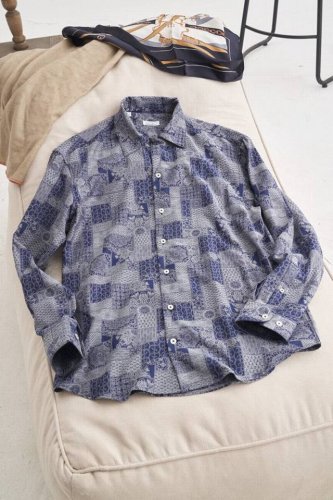Zilli是一家来自法国的高端品牌，以其高品质的服装和精湛的工艺而闻名。Zilli的花衬衫通常采用优质的面料，其花衬衫的图案和设计都非常独特，展现出浓厚的法国风