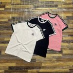新款上新 最新款推荐2025夏季Adidas 三叶草男女情侣款圆领三杠织带拼接刺绣短袖T恤上衣 很百搭经典的一款！Adidas 三叶草 复古 拼接Logo 短袖