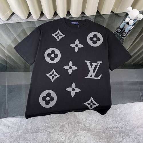 Louis Vuitton 路易威登Lv 前后经典字母四叶草印花满印圆领短袖男女同款T恤 -面料采用320G 100%纯棉双纱面料 同缸定染特种加粗32支双股1
