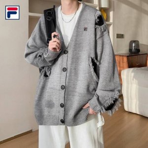 上新 P160【Fila斐乐 25美式开衫V领毛线开衫简约时尚百搭慵懒风针织衫毛衣外套】 男女同款~ 这款简约而不简单的毛衣，随便你怎么穿怎么搭！采用际先进的织