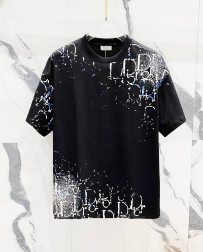 高品质 Dior 迪奥星空泼墨字母Logo新款T桖！ 25Ss春夏新品，官网同步开售。全身采用环保染料，无甲醛，对身体无危害， 采用32支260克双纱纯棉原版面