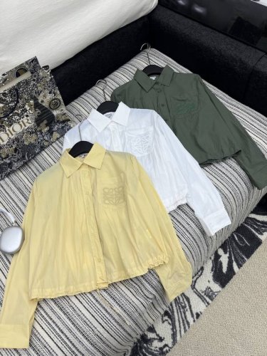 爆款现货 原单品质 Loe*｜25新品系列款抽绳衬衫 最美的气质女神装！包容性极好！满满的甜美淑女气息，高定精裁，栩栩如生的刺绣图案，兼具了多巴胺的热烈与张扬，