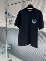 Dio 25Ss新款猫咪短T 此款，采用高克重，洗水面料，300克 工艺复杂，采用多彩工艺添加个性色彩搭配 十足的造型搭配和彩色形成鲜明对比效果的T恤设计，让他