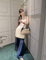 g家 25夏季新款 提花针织背心裙 领口袖口黑色螺纹包边 与白色裙身相异 层次感丰富 通体菱形分布双G字母徽标点缀 彰显品牌调性 常规剪裁 藏肉显嫩 春夏日常减